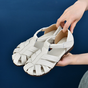 2025 été Style britannique chaussures en cuir bout rond tissé à la main creux léger Velcro sandales romaines motif de couleur unie - Product Image 1