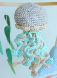 Móvil de bebé océano móvil de bebé de ganchillo náutico con medusas narval tortuga pulpo y caballito de mar - Product Image 3