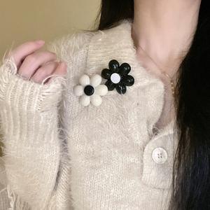 Broches de luxe Vintage perle Designer chaîne broche femmes camélia costume accessoires bijoux à la mode - Product Image 4