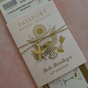 Aeroplano acrilico oro avvolto intorno al colore personalizzato dell'invito a nozze del passaporto Blush - Product Image 1