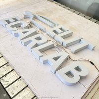 Enseigne lumineuse 3D personnalisée à lettres en relief, lettres de logo en acrylique éclairées par LED pour enseigne publicitaire murale de société automobile