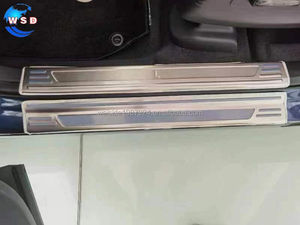 Set di 8 Protezioni Battitacco in Acciaio Inox Argento per <span class=keywords><strong>HONDA</strong></span> <span class=keywords><strong>CRV</strong></span> 2023, Strisce Protettive con Logo, Accessori Esterni per Auto - Product Image 5