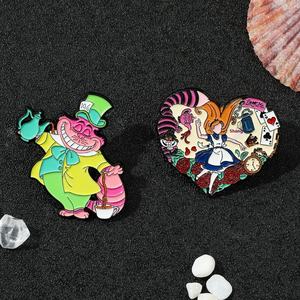 Broche personnalisée <span class=keywords><strong>Alice</strong></span> <span class=keywords><strong>Wonderland</strong></span> <span class=keywords><strong>Cat</strong></span> Insigne de goutte d'huile en alliage Gravure Sac en métal plaqué Vêtements Anniversaires Graduations - Product Image 3