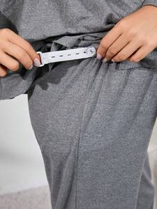 Ensemble de vêtements de maternité pour femmes enceintes : Haut peplum boutonné et pantalon de pyjama à taille ajustable - Product Image 3