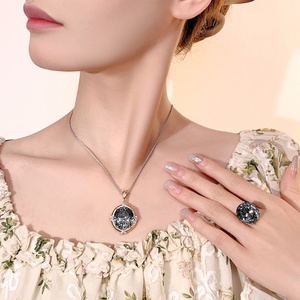 Parure élégante de bijoux fantaisie en cuivre écologique avec sertissage clos, zircon coloré bleu-vert 18 mm, collier et bague assortis - Product Image 3