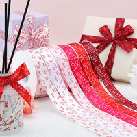 Ruban en satin imprimé LOVE en gros, ruban décoratif pour emballer des cadeaux de la Saint-Valentin et des bouquets de fleurs