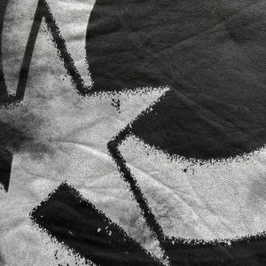 T-Shirt con logo ricamato personalizzato a manica lunga a doppio strato oversize tagliata in stile squadrato con strass in strass - Product Image 4