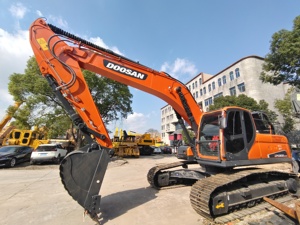 Excavadora hidráulica sobre orugas Doosan de segunda mano en buen estado original en Shanghai Yard - Product Image 3
