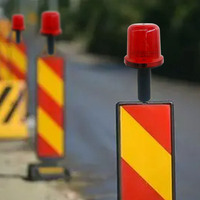 ABS+PVC Rotes Reflektierendes Warnschild Solar-LED Blinkende Kegelleuchte Straßensicherheit Verkehrswarnung 800m Sichtweite 2-3 Jahre