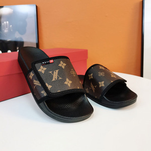 Sandalias de Verano para Hombre con Monograma de Lujo, Diseño Abierto, Casuales, Antideslizantes, con Suela de Goma y Entresuela de EVA - Product Image 1