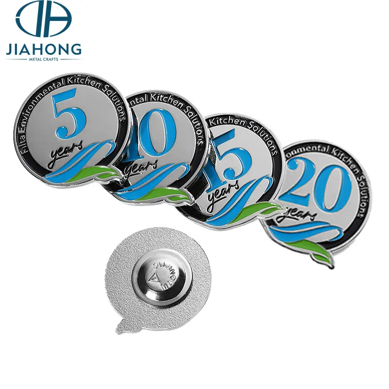 Fabrika özel pimleri Logo tasarım gümüş yumuşak emaye manyetik düğme rozet numarası Metal iş hediyeler için emaye yaka iğnesi Set