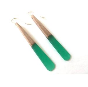 Boucles d'oreilles artisanales en résine et en bois, style bohème chic, bijoux légers, design inspiré de la nature, parfaites pour les femmes, les adolescentes et les filles - Product Image 1