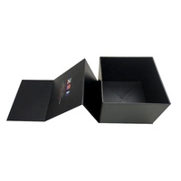 Boîtes cadeaux magnétiques carrées en carton rigide pour casquettes de sport personnalisées, emballage plat pour vêtements, boîte d'emballage pour casquette de baseball