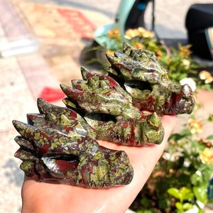 Vente en gros de sculptures en pierre de cristal de tête de dragon de style bohème, sang de dragon, décoration d'intérieur unique et cadeaux de vacances - Product Image 3