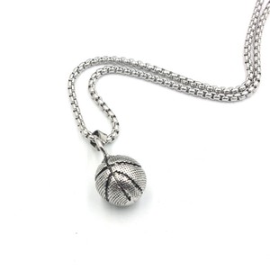 Vente à bas prix de colliers pour hommes avec pendentif rond en acier inoxydable pour basket-ball, chandail et chaîne, hip hop, cadeaux - Product Image 1