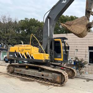 Excavatrice Volvo EC240DL d'occasion en bon état, composants principaux comprenant le moteur, la pompe avec accessoires, la benne, le moteur de marque Cat - Product Image 4