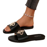 Chaussures d'été pour femmes en gros, nouvelle mode, mules à enfiler, élégance classique, polyvalentes, couleur unie, décoration métallique, bout plat