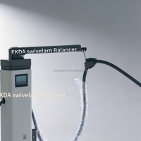 Câble de charge DC pour véhicule électrique avec bras oscillant rétractable et système d'équilibrage pour chargeur rapide DC
