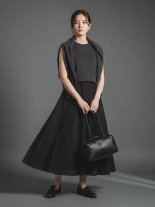 Bolso de Hombro Minimalista de Cuero Genuino Negro con Cierre de Botón y Dos Asas para Uso Diario - Product Image 3