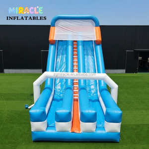 Toboggan gonflable commercial à 4 voies, toboggan gonflable <span class=keywords><strong>de</strong></span> course bicolore bleu et blanc avec <span class=keywords><strong>pare</strong></span>-<span class=keywords><strong>brise</strong></span> supérieur pour fêtes et carnavals - Product Image 3
