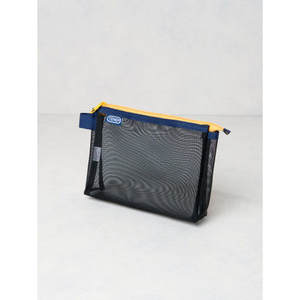 Trousse de toilette en maille noire moyenne à fermeture éclair - Product Image 1