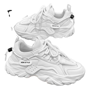 รองเท้าตาข่ายระบายอากาศสำหรับผู้ชาย, ใหม่สำหรับฤดูร้อนรองเท้าผู้ชายเทรนด์ทั้งหมดเข้ากับพื้นรองเท้าหนารองเท้าสไตล์การเดินกลางแจ้งของผู้ชาย - Product Image 1