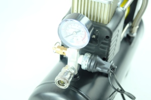 Pompe à pneu portable <span class=keywords><strong>avec</strong></span> <span class=keywords><strong>réservoir</strong></span> d'air Gonfleur de pneu en métal DC <span class=keywords><strong>12</strong></span> <span class=keywords><strong>volts</strong></span> <span class=keywords><strong>Compresseur</strong></span> d'air de voiture pour camion - Product Image 3