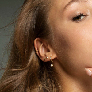 Boucles d'oreilles créoles ROXI Fashion plaquées or 18 carats en argent sterling 925 avec pendentif étoile - Product Image 4