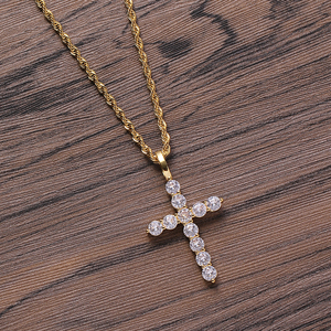 Collier chaîne corde CN290 avec pendentif croix hip-hop plaqué or et micro-pavé de zirconiums AAA pour hommes et femmes – Idéal pour les fêtes - Product Image 3
