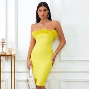 <span class=keywords><strong>Vestido</strong></span> Bandaje con <span class=keywords><strong>Plumas</strong></span> en Negro, Blanco, Rojo y Amarillo, Hombros Descubiertos, Estilo Bandeau, Largo hasta la Rodilla, Ajustado, para Fiesta, Cóctel, Graduación, <span class=keywords><strong>Boda</strong></span>, <span class=keywords><strong>Invitada</strong></span> - Product Image 1
