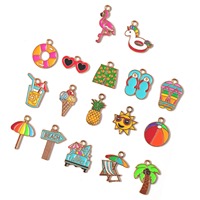 Pendentif en alliage plaqué or avec émail arc-en-ciel, motifs style plage estival (short de bain, parapluie de soleil, flamant rose, crème glacée, tongs) pour DIY