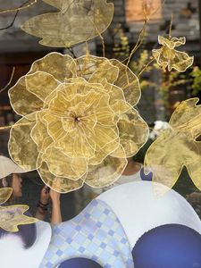 Escultura Floral Gigante de Organza Dorada, Flor de Malla con Pétalos Ondulados Hecha a Mano con Tallo de <span class=keywords><strong>Cristal</strong></span> para Escaparates, Bodas y Fiestas - Product Image 5