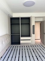 Ensemble de garde-robe de chambre à coucher complet et durable avec table de chevet et garde-robe modulaire
