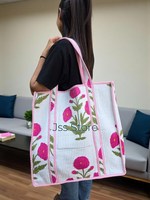 Sac fourre-tout pour femme, conçu pour s'adapter aux modes de vie modernes, avec un intérieur spacieux, une expérience de port confortable et un look élégant.