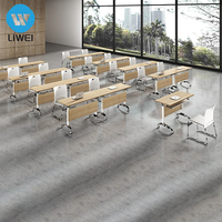 Bureau de formation mobile moderne à plateau rabattable avec roulettes, surface en panneau de bois, table de conférence pliable roulante pour salle de réunion, école