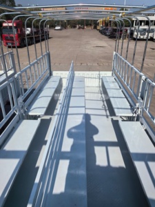 Camion de transport multi-usage spécial 6x4 pour les voyages en grand groupe - Product Image 6