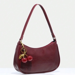 Nuevo Bolso de Mano de Piel Sintética para Mujer, Bolso de Cadena Moderno, Bolso de Hombro con Colgante de Cereza - Product Image 2