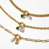 Bracelet YF7134 Minimaliste Étanche en Acier Inoxydable Plaqué Or 18K avec Chaîne Cubaine, Fermoir à Ressort et Breloques Zircon