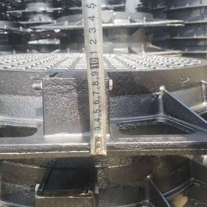 Heavy Duty Cast Ductile Iron D400 Anti-slip Bitumen-coated Custom-sized <strong>Manhole</strong> <strong>Cover</strong> Manufacturer with <strong>Locking</strong> Bolts/hinges - Product Image 6