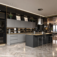 Meubles de cuisine de luxe italiens YALIG en bois foncé avec îlot en marbre noir et table à manger intégrée, mobilier de villa moderne sur mesure