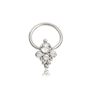 Anillo de Titanio G23 con 4 Circonitas Cúbicas y 6 Puntas, Moderno y Elegante para Compromiso, Boda o Aniversario - Product Image 2