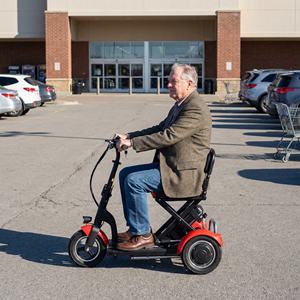 Trottinette électrique pliable légère à trois roues avec pneus antidérapants pour les courses au supermarché - Product Image 5