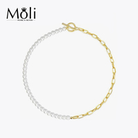 Collier tendance demi-plaqué or avec perles de culture d'eau douce rondes blanches et fermoir OT
