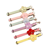 Collier pour animaux de compagnie à motif floral écossais avec nœud papillon, clochette en peluche, doux, mignon, réglable, boucle de sécurité, accessoires pour chatons et petits chiens