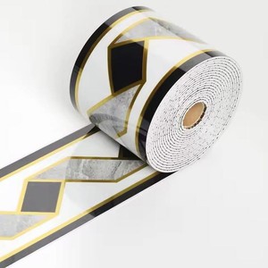 <span class=keywords><strong>Bordo</strong></span> <span class=keywords><strong>Decorativo</strong></span> in PVC Effetto Marmo con Finitura Metallica Dorata, Autoadesivo e Impermeabile <span class=keywords><strong>per</strong></span> Piastrelle di Cucina e Bagno, Vendita all'Ingrosso OEM - Product Image 3