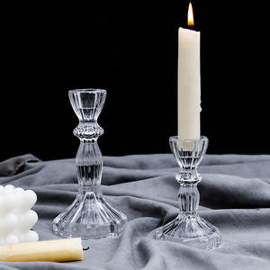 Bougeoir en cristal rétro nordique français en verre sculpté avec style INS pour les accessoires de tournage de mariage et de dîner de Noël romantique - Product Image 3
