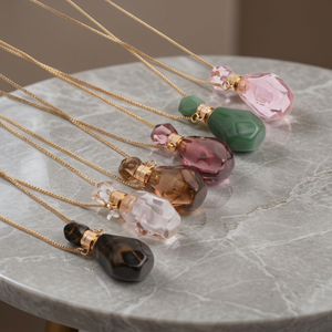 Collier pendentif flacon de parfum en cristal avec chaîne, diffuseur d'huiles essentielles tendance, bijoux plaqués or pour femmes - Product Image 4