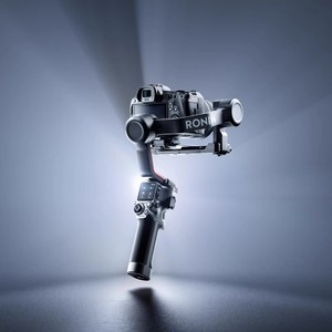 Stabilisateur de cardan portable RS <span class=keywords><strong>3</strong></span> <span class=keywords><strong>Pro</strong></span> <span class=keywords><strong>Ronin</strong></span>-<span class=keywords><strong>S</strong></span> avec contrôle gestuel et fonctionnalité<span class=keywords><strong>s</strong></span> intelligentes IA pour appareil photo numérique - Product Image 4