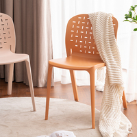 Chaises de salle à manger en plastique Pp, nouveau Design moderne, bon marché, loisirs, empilables, vente en gros