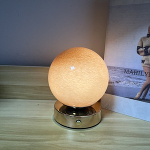 Lampe de bureau Planet Wandering Planet Night Light décoration populaire et féminine lampe de chevet de chambre - Product Image 4